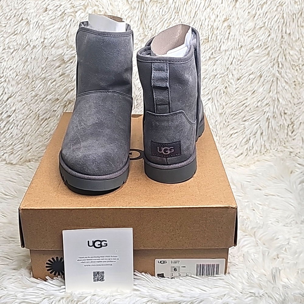 UGG - Cory II Genuine Shearling lined boot - Charcoal - Women's size 6